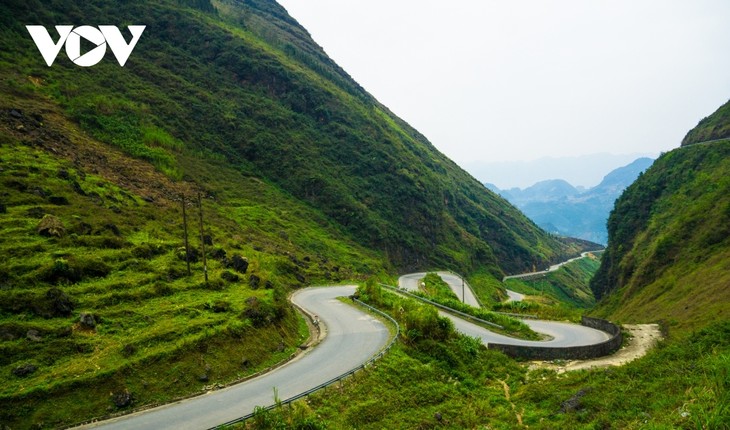 Stunning images of perilous passes in Ha Giang - ảnh 4
